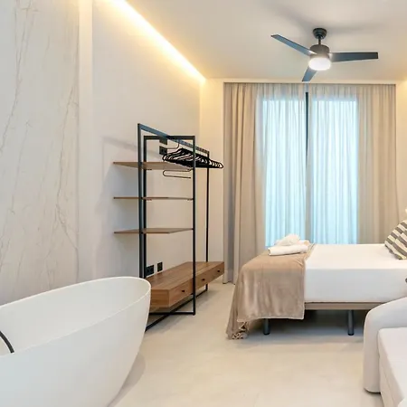 Apartment Magnificent Renovated 2bd 2bth Duplex With Backyard - Centre Malaga