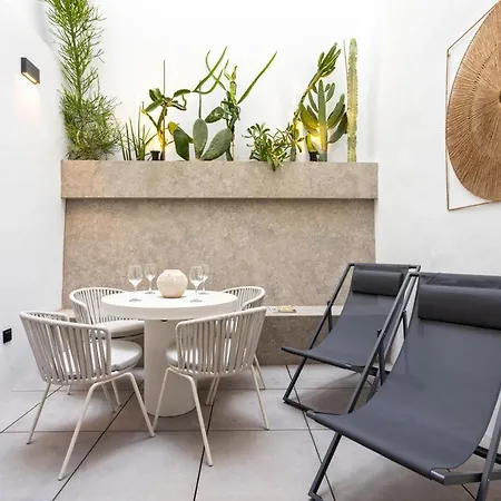 Magnificent Renovated 2bd 2bth Duplex With Backyard - Centre Malaga