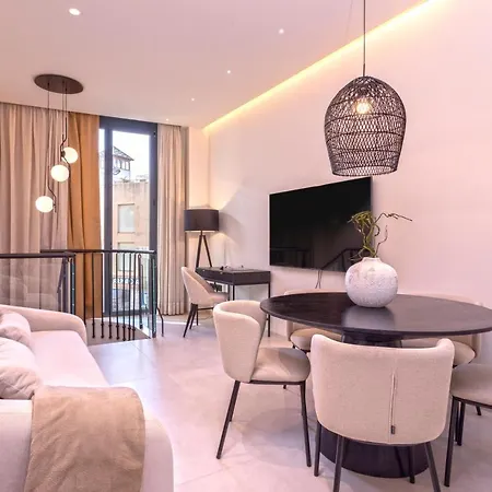 Apartment Magnificent Renovated 2bd 2bth Duplex With Backyard - Centre Malaga