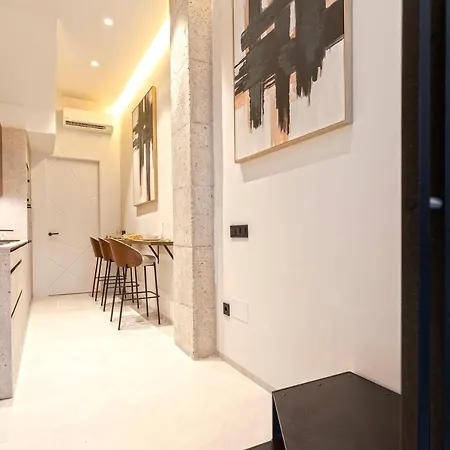 Apartment Magnificent Renovated 2bd 2bth Duplex With Backyard - Centre *