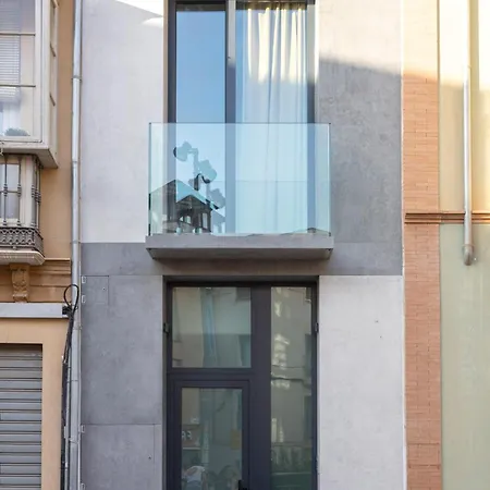 Magnificent Renovated 2bd 2bth Duplex With Backyard - Centre Apartment Malaga